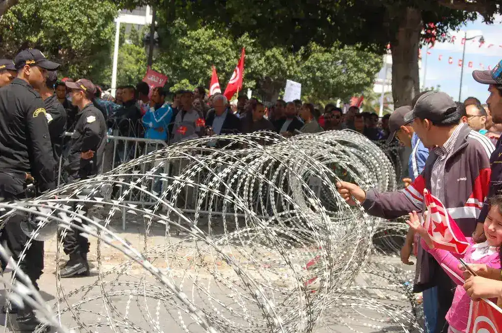 Tunis : Le réveil de la rue face à l'urgence économique et démocratique